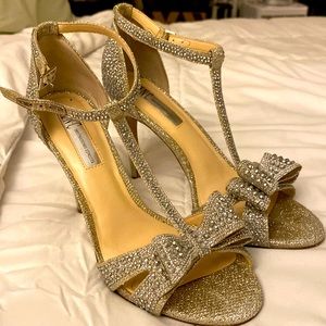 Size 7 1/2 beautiful studded gold and silver dress shoe